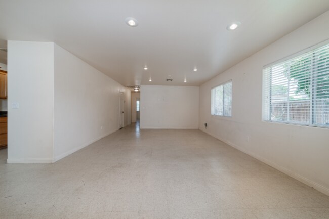 Photo - 730 Pine Ave