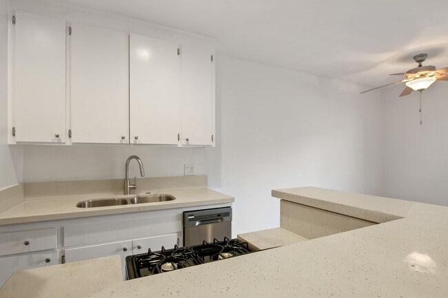 Building Photo - 519 Hill St Unit 10