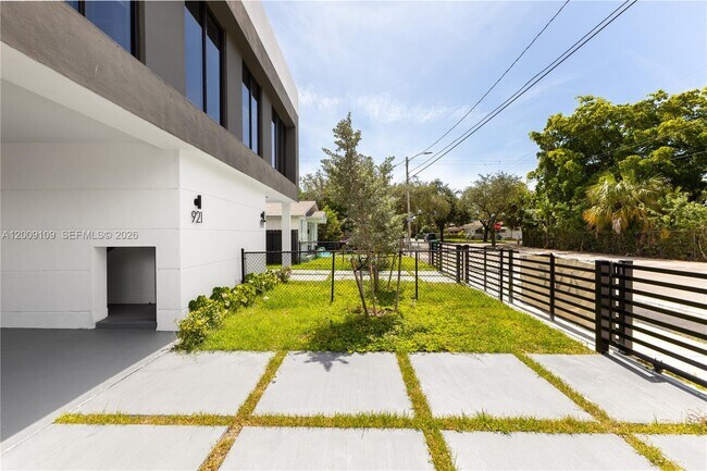 921 NW 55th St