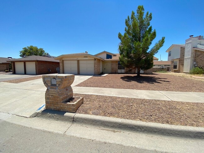 Building Photo - Northeast El Paso 3bed/2bath with Mountain... Rental