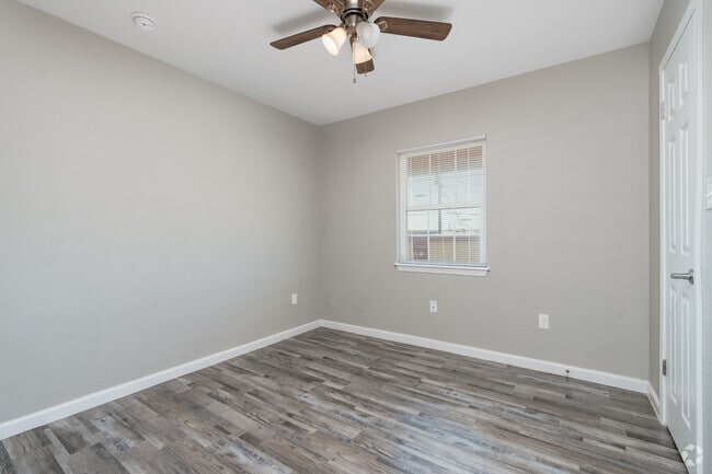 2BA, 1.5BA - 725SF - Secondary Bedroom
