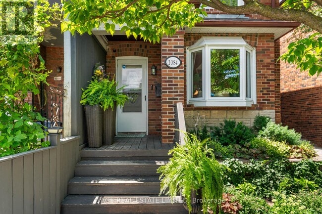 Photo - 1084 Pape Ave