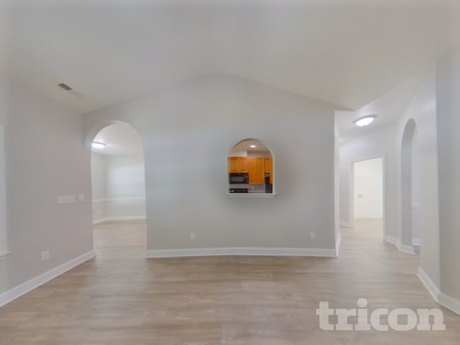 Photo - 2304 Larkspur Ln