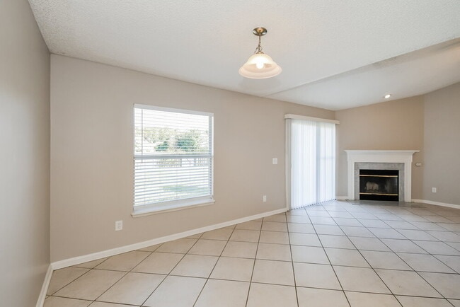 Photo - 9073 Bridgecreek Dr W