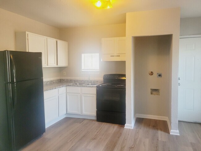 Building Photo - 510 S Pine St Unit 510 S. Pine St. Apt. 1
