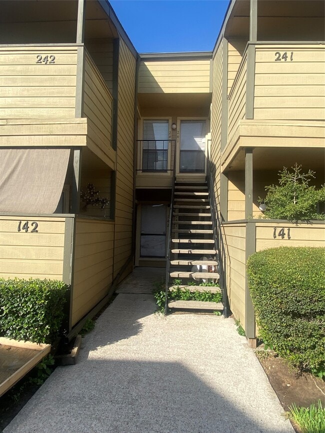 Building Photo - 15534 Zabolio Dr Unit 242
