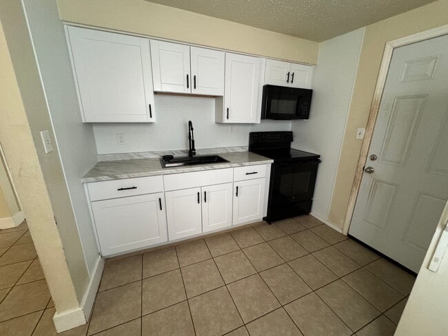 Photo - For Rent – 2 Bedroom, 1 Bathroom Home