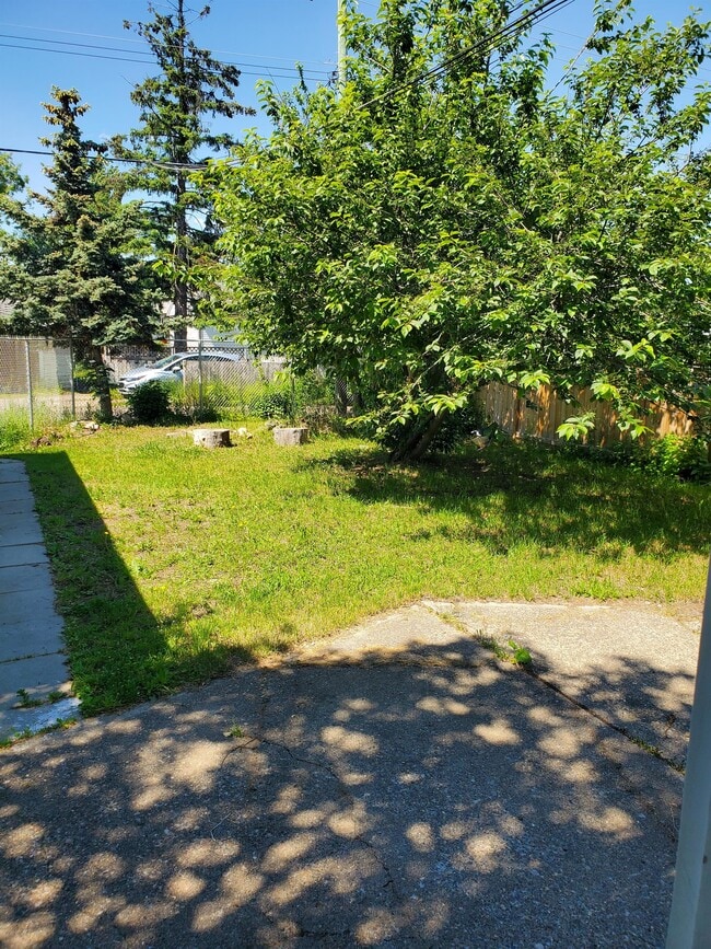 Photo - 1255-1255 Douglas St