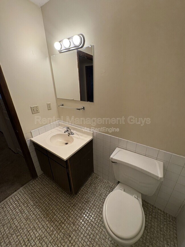 Photo - 2112 N 44th Ave Unit 202