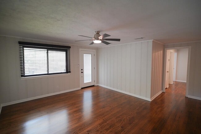 Photo - 1506 Sharon Rd