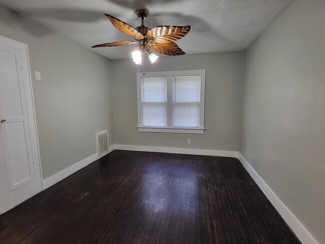 Photo - Cute 2 bedroom, 1 bathroom house located next to UCO in Edmond, OK