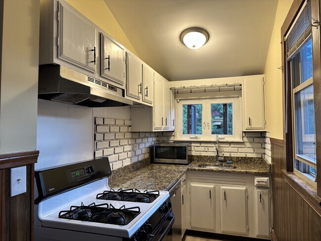 Photo - 22 Grand View Ave