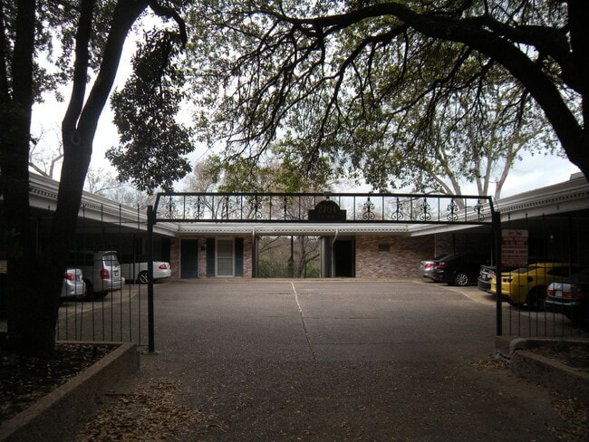 Building Photo - San Pedro Square - West Campus - Townhome - Old School Luxery - W/D - Fireplace - Updated Kitchen... Unit San Pedro Square #14