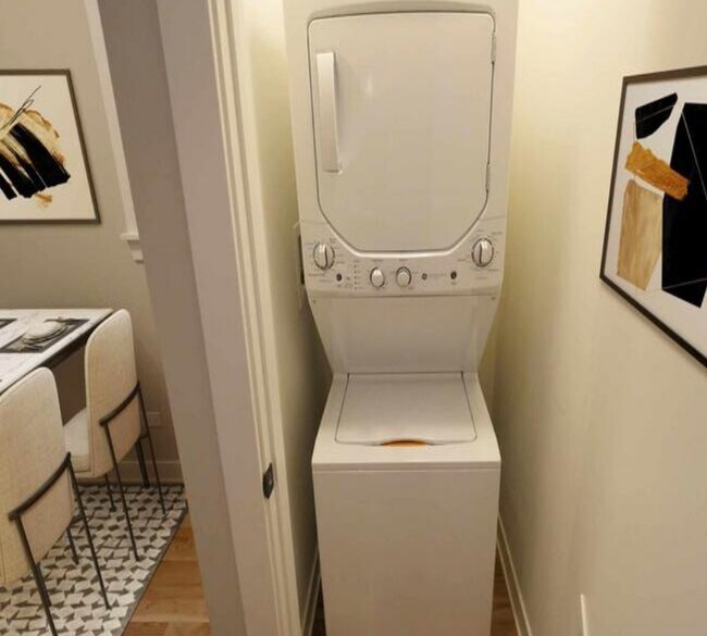 Photo - 2203 W Eastwood Ave Unit 2SE