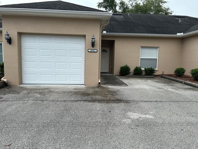 Building Photo - Executive 2 bedroom/ 2 bath condo