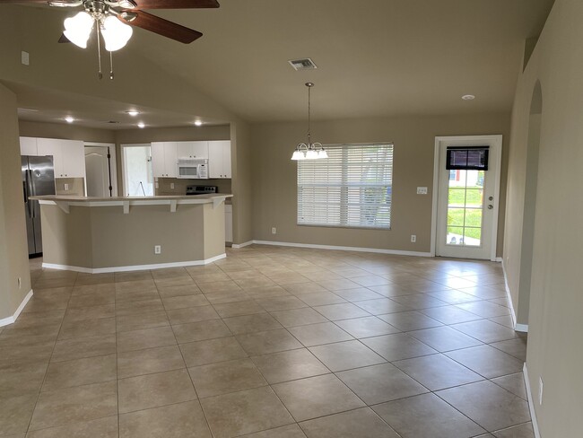 Building Photo - 638 NE Juanita Pl Rental