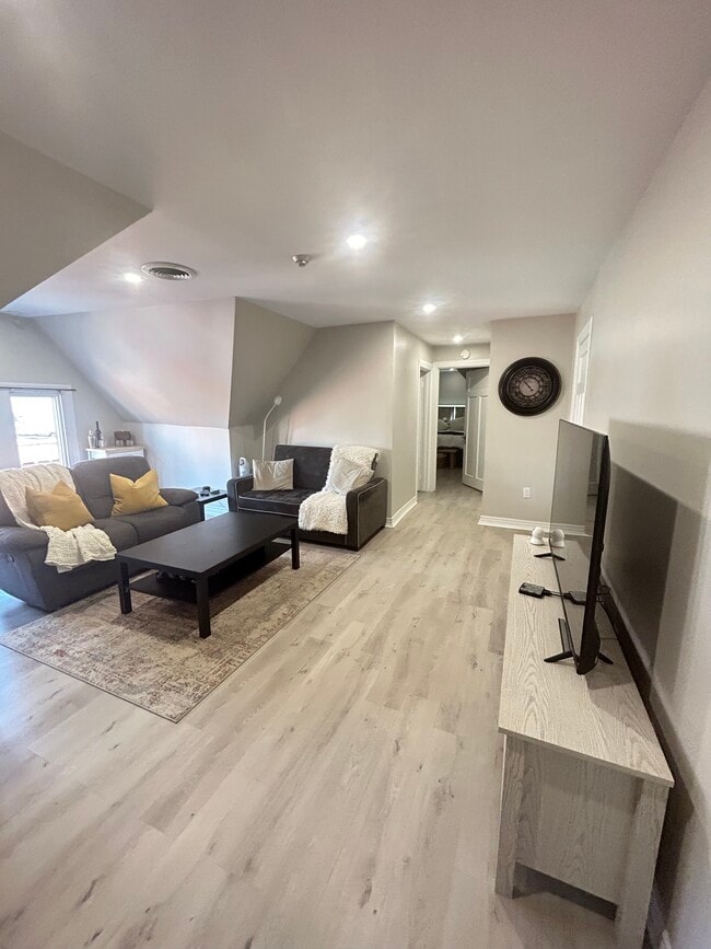 Photo - Spacious 1 Bed in Durand Unit 301