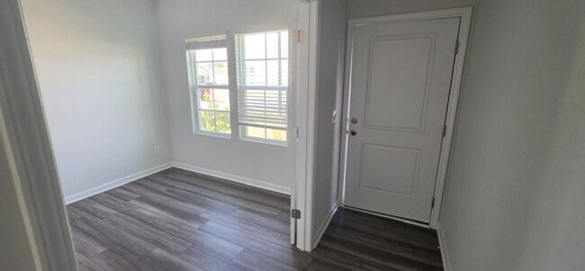 Photo - *** Move in Ready ***