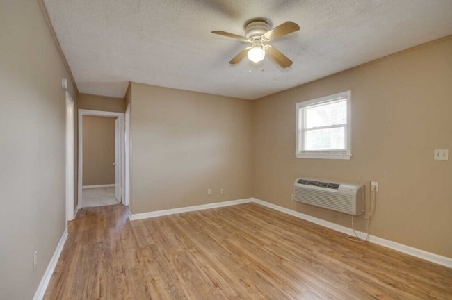 Photo - 608 Jack Warner Pkwy Unidad 2 Bedroom