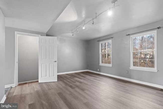 Photo - 6234 Ducketts Ln