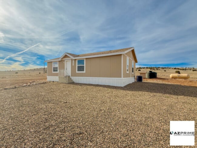 Building Photo - Country Living in this Exceptional 2/2 Seligman Manufactured Home!
