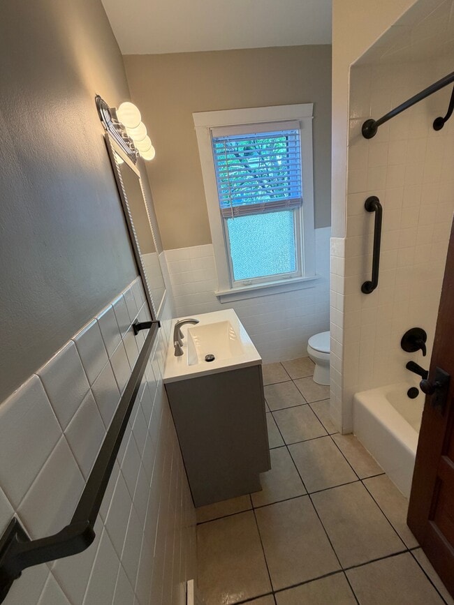 Photo - 222 State St