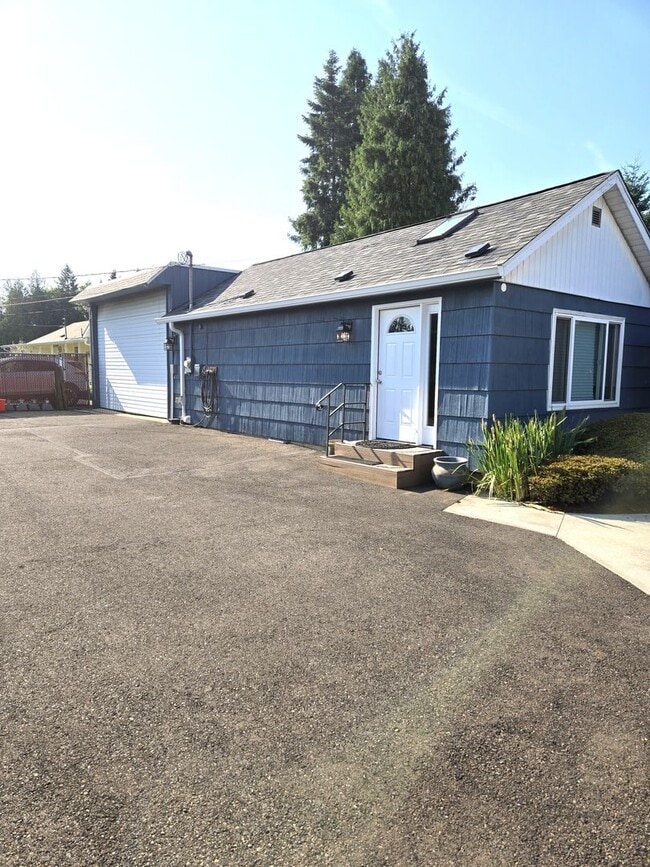 Large One Bedroom with oversized Garage on... - Large One Bedroom with oversized Garage on... Casa