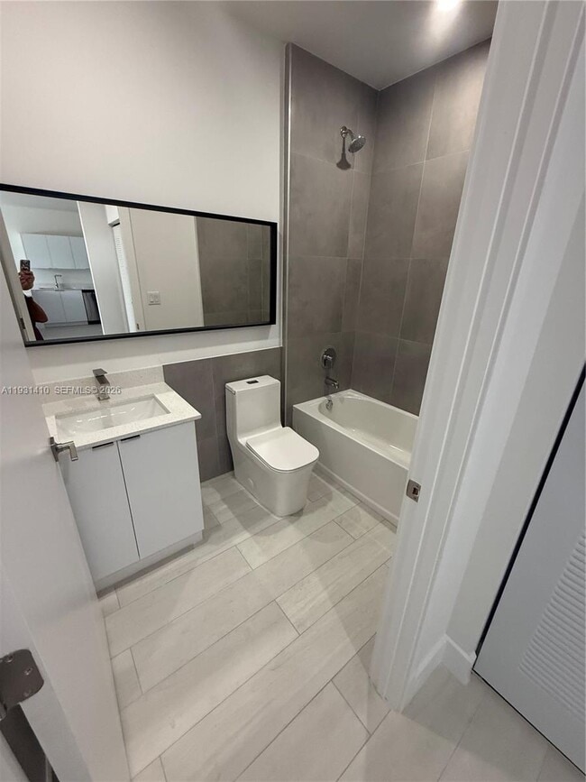 Photo - 1091 E 17th St Unit 301