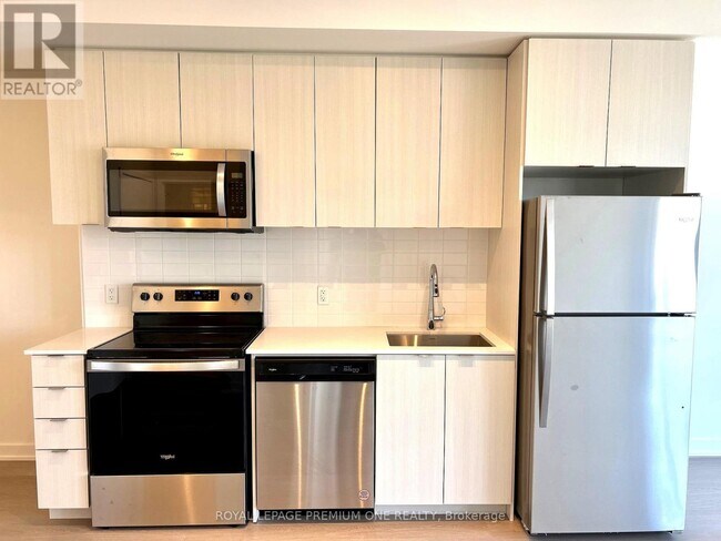 Photo - 859 The Queensway Unité 421