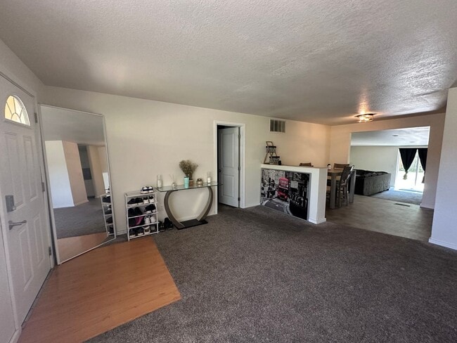 Photo - 3 Bed 1 Bath Home in Ferndale with Fenced Backyard