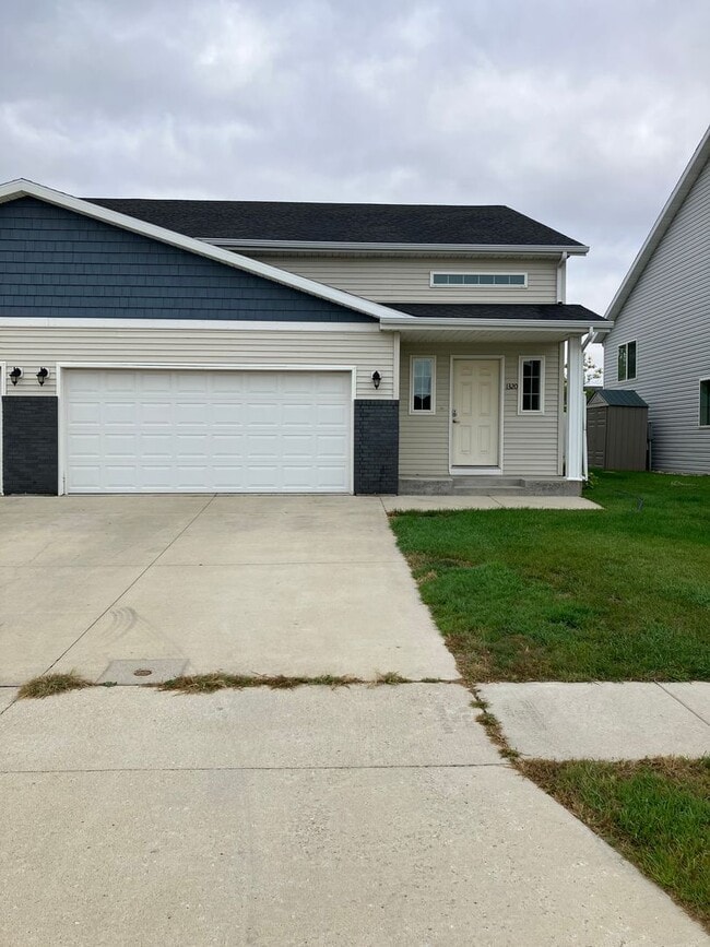 Building Photo - 3 Bed 2 Bath Twin Home