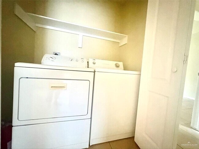 Photo - 8 Kumquat St Unit B