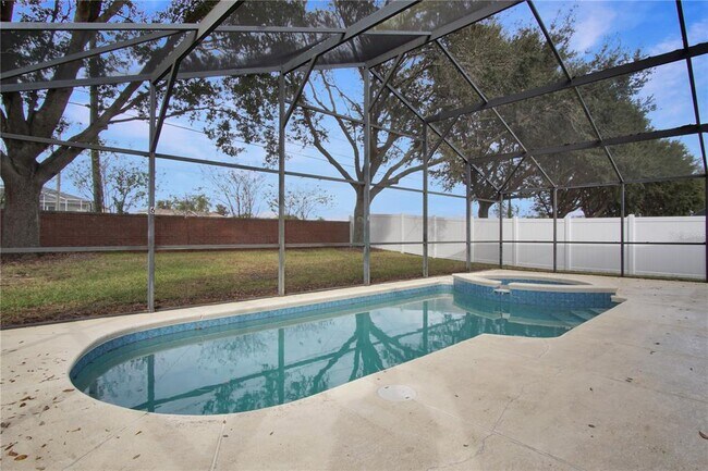 Photo - 522 Kildrummy Dr