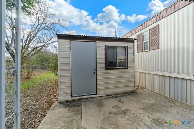 Photo - 1506 Honeysuckle Ln