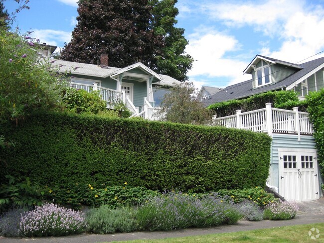 Building Photo - 3bd/2ba House in Leschi