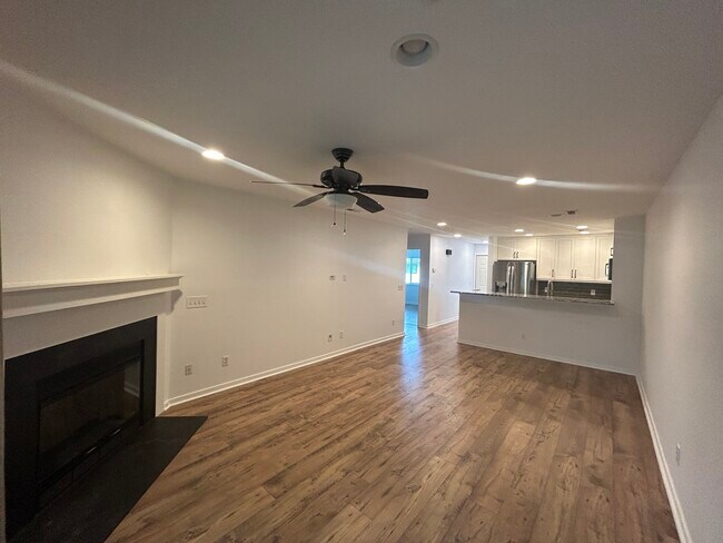 Photo - 1507 Military Cutoff Rd Unidad 227