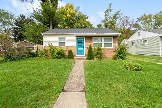 Building Photo - Completely Remodeled and close to ND! Rental