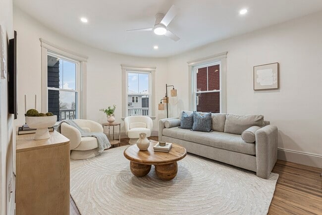 Building Photo - 41 Westmoreland St Unit 1