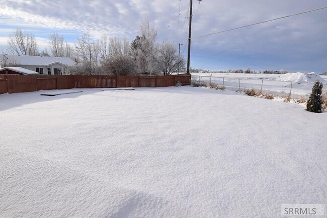 Amplio patio trasero cercado - 3081 Jackie Ct