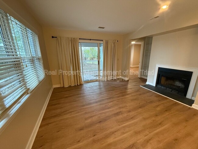 Photo - 230 Oakwood Ct