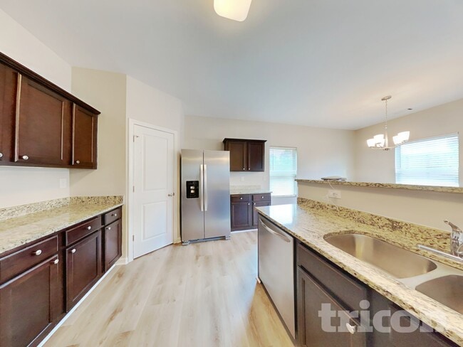 Photo - 324 Merigold Way