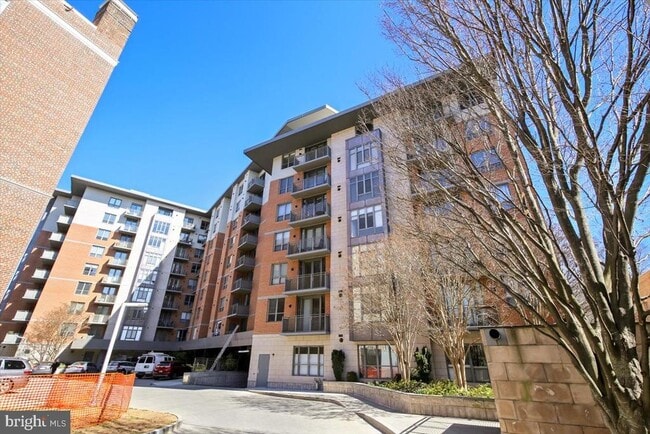 Building Photo - 3883 Connecticut Ave NW Unit 215