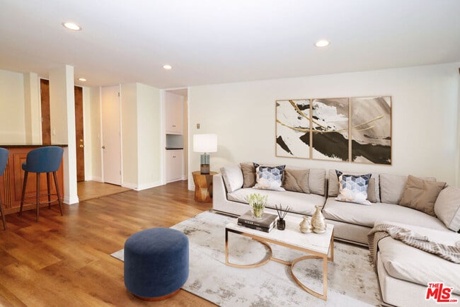 Building Photo - 5950 Canterbury Dr Unit C212