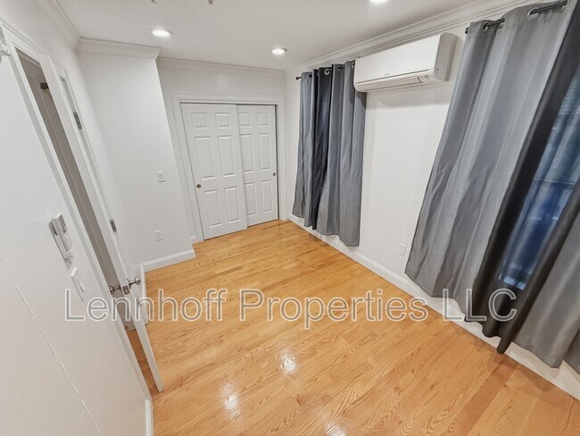 Photo - 14 Pompeii St