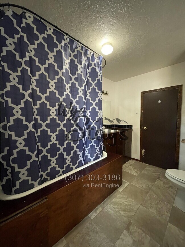 Photo - 409 S Brooks St Unidad 1