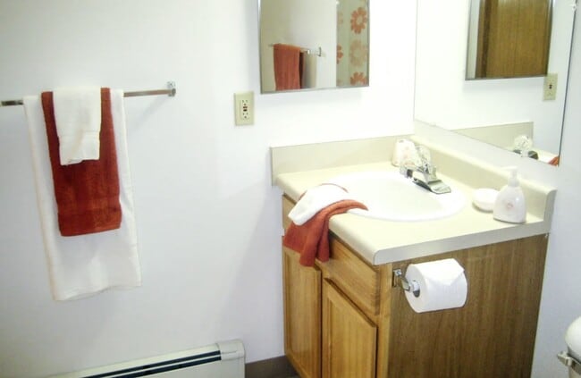 Photo - 405 Mayville Rd