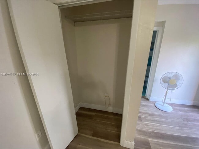 Photo - 350 SW 34th Ave Unidad -