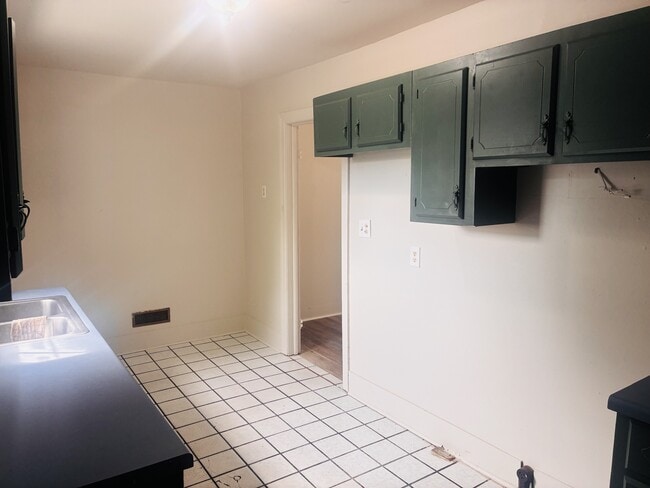 Photo - 801 Nuckolls St