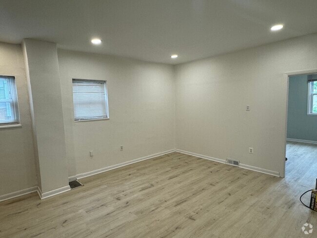 Building Photo - 2201 Coral St Unit 2F Rental