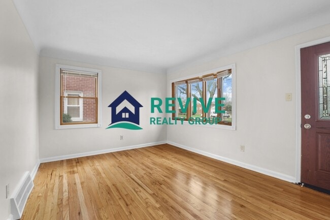 Photo - 9725 Fox Ave